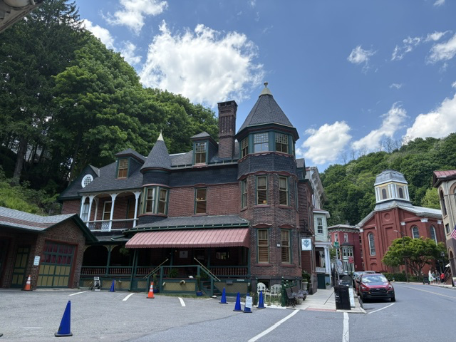 The Dolon House
