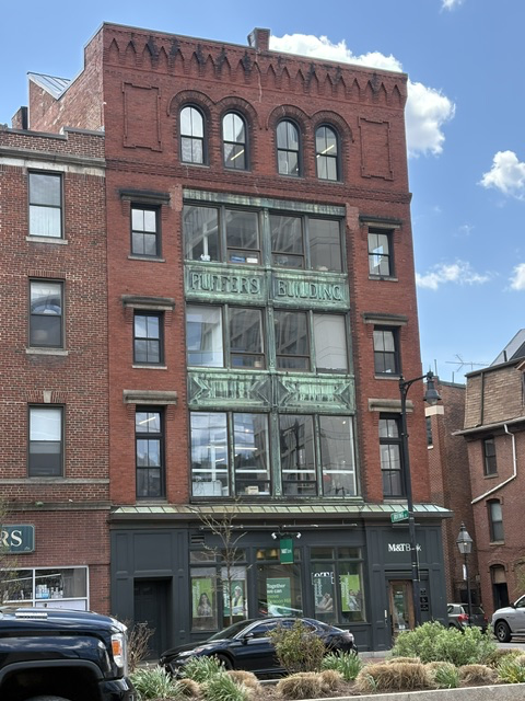 Puffer’s Building