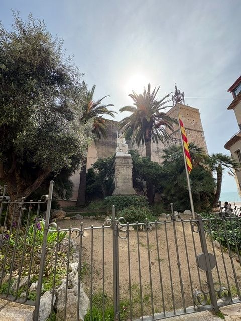 Monument to Dr. Bartomeu Robert