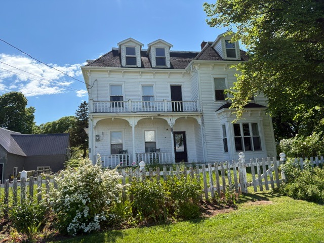 The House with the Arched Verandah